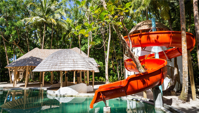 趣味无穷的儿童俱乐部给孩子们带来无与伦比的快乐时光，各种设施一应俱全，一天玩不够。