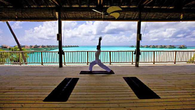 在视野开阔的的冥想亭中进行瑜伽训练，饱览海洋风景的同时治愈心灵。