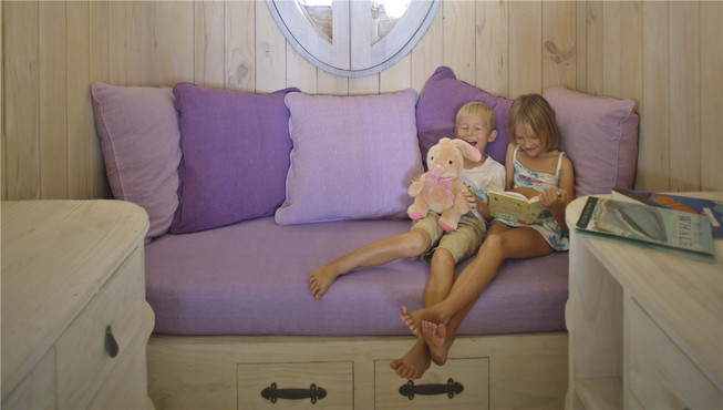 孩子们可以在The Den儿童俱乐部里嬉笑玩乐，打扮一番，享受属于自己的小小天堂。