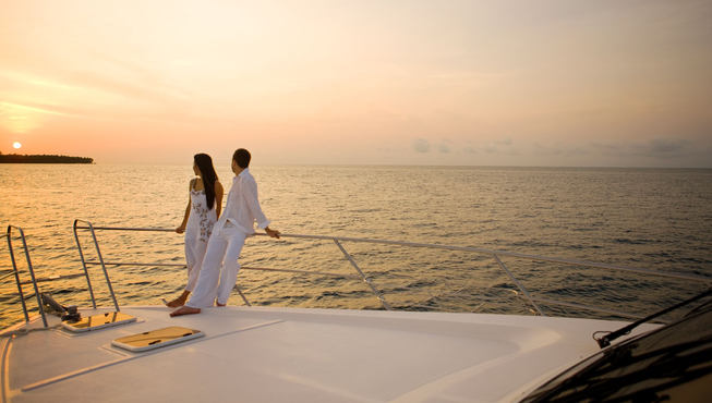 或是来一场浪漫的落日巡航，与心爱之人共享美好时光。