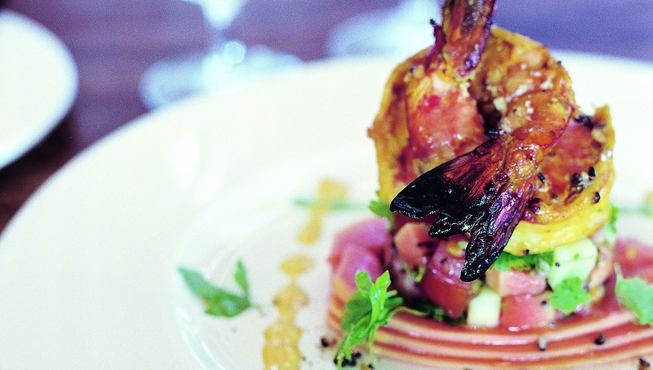 最推荐的是当地捕捉的海鲜和新鲜果蔬。