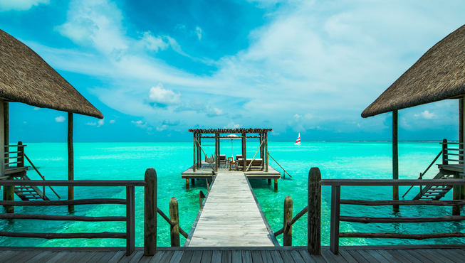 通过一条步行小径即可抵达一个私人凉亭，这里是用餐或放松的理想选择。