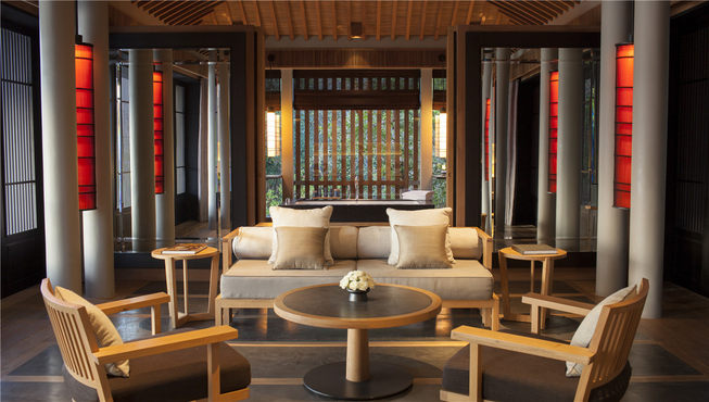 优雅、简洁、充满艺术气息的越南设计，集卧室、起居室和宽敞的浴室为一体。