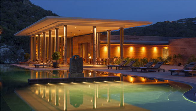 海滩俱乐部拥有休息区、就餐区和泳池，并提供包括浮潜装备和皮划艇在内的水上运动器械。