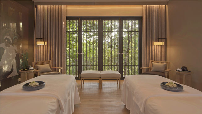 水疗服务种类广泛，包括身体护理等，全程采用安缦无添加天然水疗产品及越南传统水疗成分。