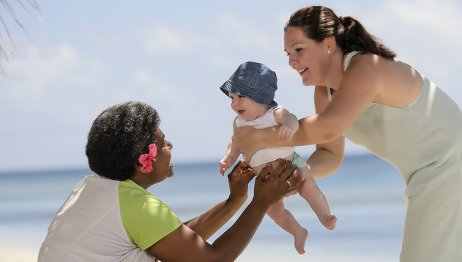 Vomo 也是斐济最受欢迎的五星级奢华度假村之一，欢迎小朋友上岛。4岁以下儿童有专人陪护。