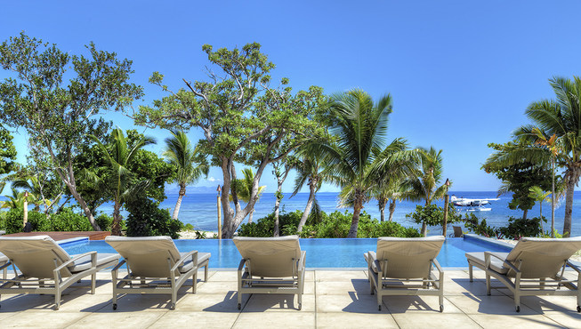 在林荫和您的住所之间畅游，或在私人躺椅上享受无限播撒下的阳光。