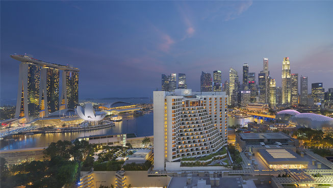 坐落在新加坡滨海湾上的文华东方酒店，其外形犹如酒店标志——一把东方折扇。