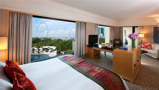 文华东方酒店共有468间客房和59间套房，细腻的东方设计与现代的豪华舒适相得益彰。