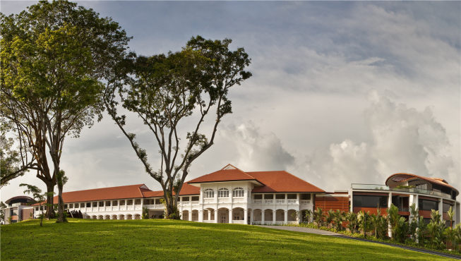 新加坡嘉佩乐酒店位于圣淘沙岛的广袤丘陵之中，被Lonely Planet选为全新加坡最好的酒店之一。