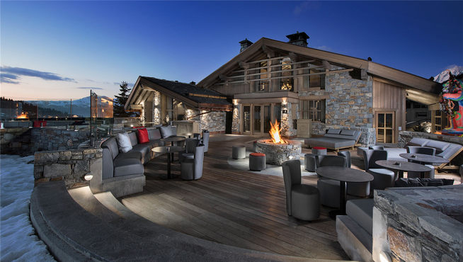 您可以在全日制餐厅 La Cima 享用意式及地中海式美食。