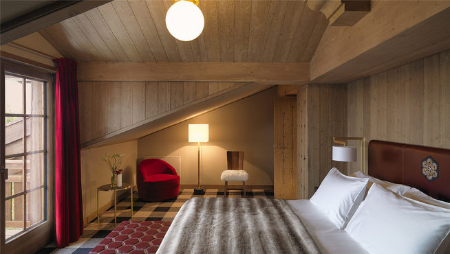 酒店共有53间宽敞、迷人的客/套房，采用华丽内饰、配有定制家具的客房享有山谷、雪场或林地风光。