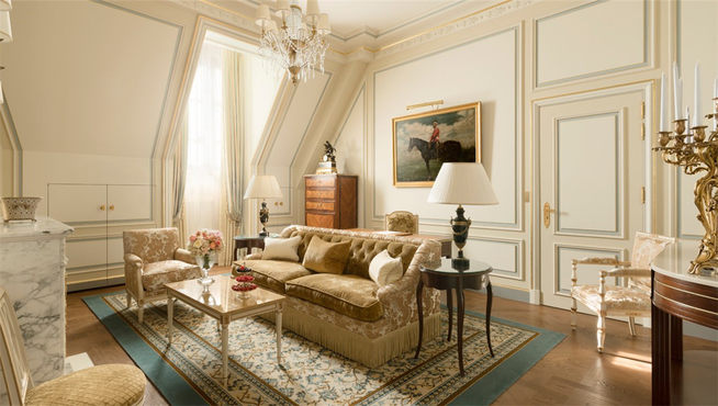 修整后的酒店将客房从之前的159间“缩减”为142间，其中涵盖了15间极富历史意义的贵宾套房。