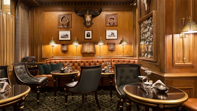 3间对外开放的酒吧 Bar Vendôme、Ritz Bar 和 Bar Hemingway 各有特色。