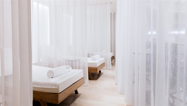 这个水疗中心现有7间 Spa 房，为您提供最佳健康环境和定制化的 Chanel 品牌美容及护理服务。