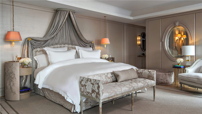 客房及套房配有各式特制的装饰品和精心挑选的个人风格物品。