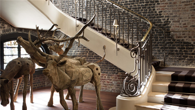 酒店最近按照法国设计师Philippe Starck的最高标准全新装修，吸引了当今精英至尊人士的光临下榻。