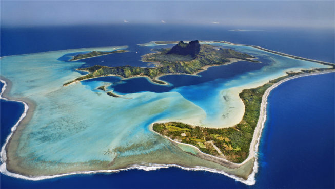 位于南太平洋东部的大溪地，是法属波利尼西亚群岛中最大的岛屿，常被作为群岛的统称。