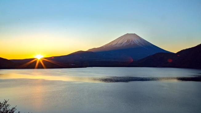 圣山富士以其优美、神秘的姿容成为无可替代的日本象征。
