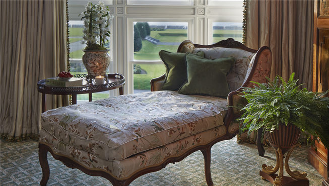 爱莎弗德城堡共有82间客房和6间套房，大多数设计与众不同，将原有特色和现代奢华相结合。
