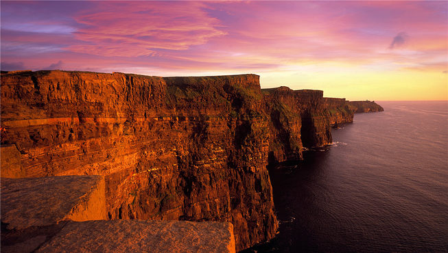 面向浩瀚大西洋的莫赫悬崖是爱尔兰最美的景点，同时也是哈利波特电影的取景地。
