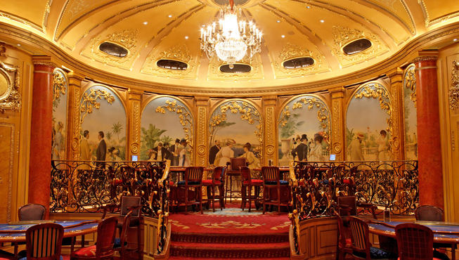 酒店的每一个角落都无不体现着丽兹文化：让贵族生活成为一种态度。