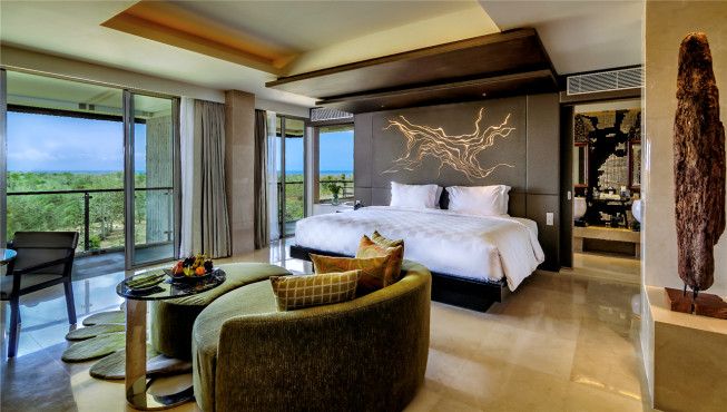 以环保为设计理念的酒店共有282间时尚现代风格的客房，每间房均使用环保设施。