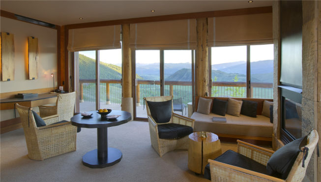 酒店的40间套房均可俯瞰Snake河，并拥有远眺提顿山脉四季美景的绝佳视野。