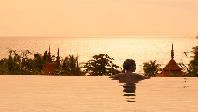海景泳池别墅 Ocean View Pool Villa——在房间里可以观赏无与伦比的壮阔的安达曼海。为了让你的假期更具私密性，从海景泳池别墅走到Trisara的主要设施的小路非常近。