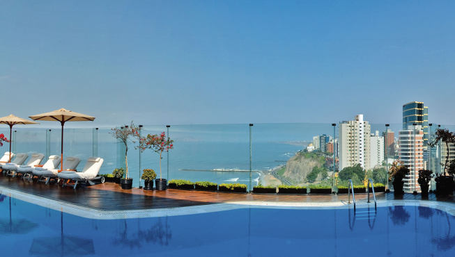 酒店泳池——高层露天泳池，尽览无敌海景。