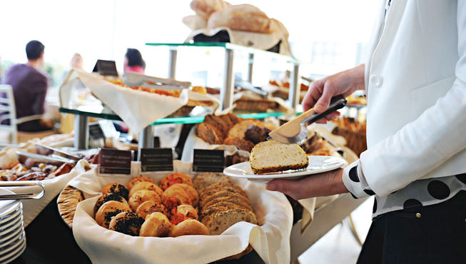 酒店餐饮--提供多种餐饮选择，光是面包的种类是不是就已经让您眼花缭乱了。