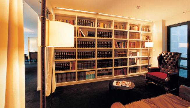 酒店图书馆——一个舒适的小空间。