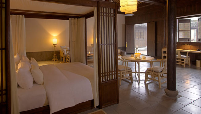 豪华村庄套房——约半数为复式结构，卧室与浴室位于客厅上方。