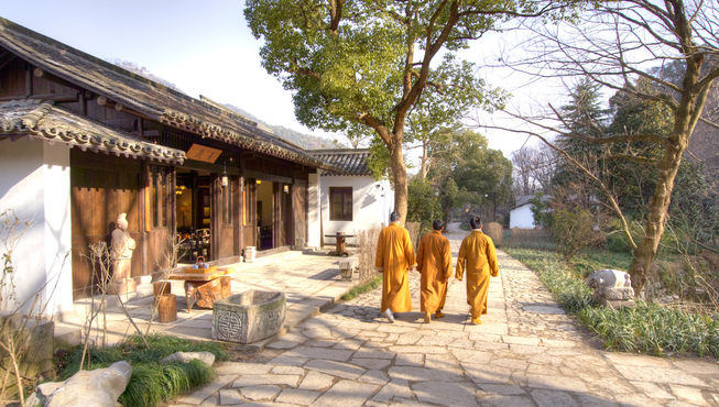 和茶馆——这里提供传统茶艺和每天不同的家常茶菜，还有当地上等精选——好茶和全国名茶供你品饮和购买。