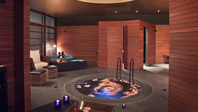 Sparkling Wellness& Cosmetics护理专区在一间柱廊建筑物内