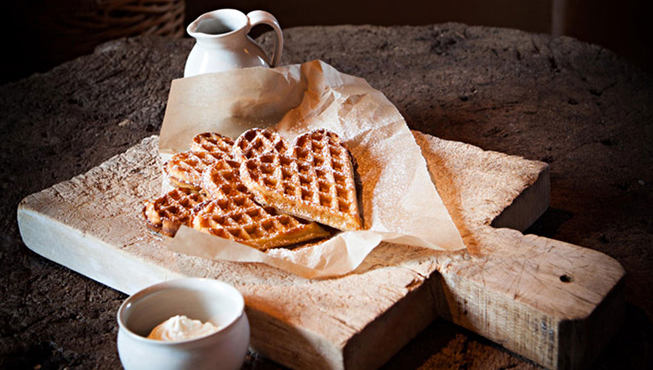 每日下午4点钟，酒店提供由甜点厨师精心烘焙的饼干、蛋糕、馅饼和其他甜点。.当然还有窝心的热巧克力。