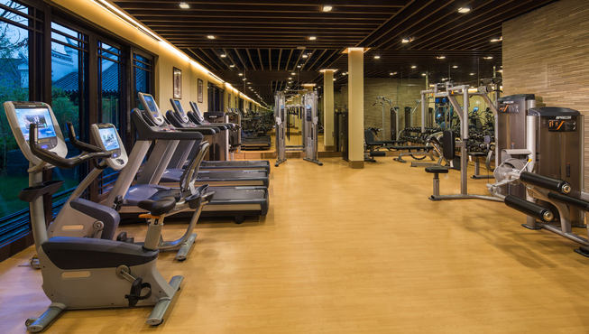 健身房设施齐全，可以在此尽情挥洒汗水。