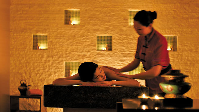 静下心来享受CHI水疗护理疗程，身心宛若新生。