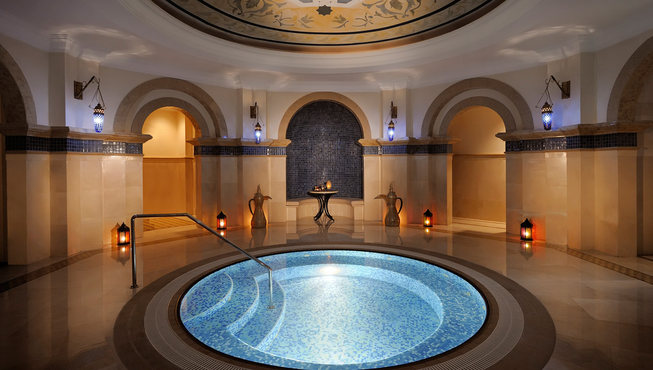 酒店SPA———典雅的装潢，世界顶级的按摩手法与护肤品让我们放松身心。