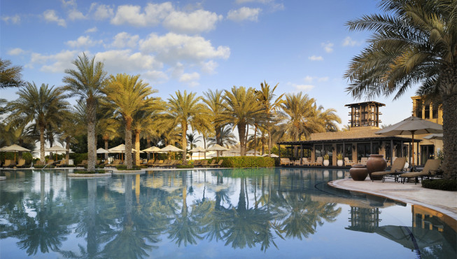 酒店泳池——观景亭似的华丽帐篷中，可以欣赏到恒温泳池和芳香花园的美景。