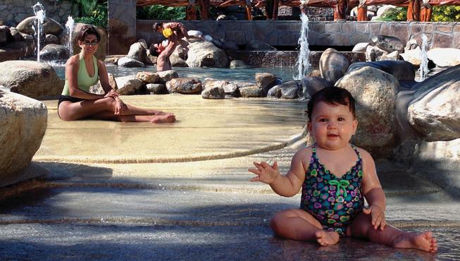 KidsOnly 俱乐部——免费开放，训练有素的专业团队将为你的小孩提供细致周到的全程陪护服务。