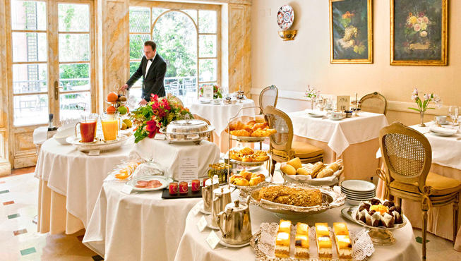 酒店的餐食，新鲜纯正的当地特色糕点，饮料，是不是光看看就很有食欲。