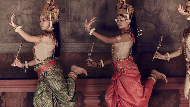 在Apsara露台餐厅可以欣赏柬埔寨舞蹈和高棉武术表演