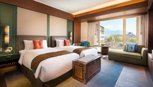 客房配备星级设施,可饱览拉萨环城山脉景致,悉心为您打造舒适的旅程。