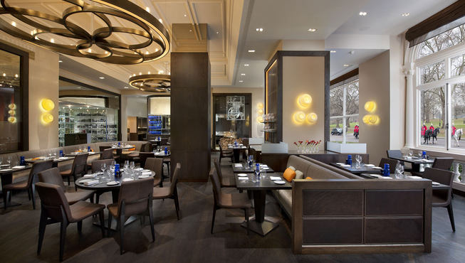 Heston Blumenthal餐厅备受赞誉，是全世界最富盛名的餐厅之一。