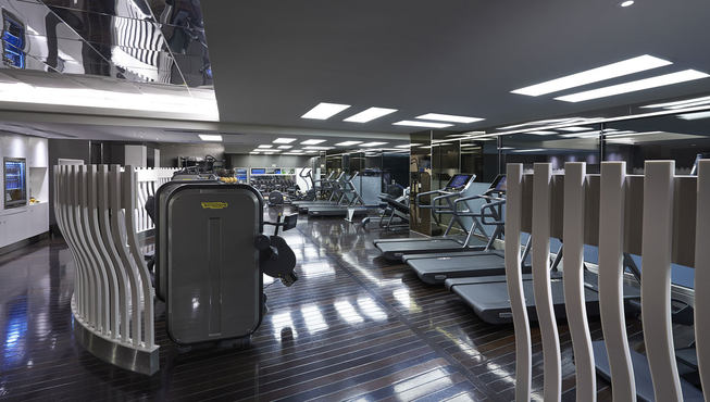 跑步机、全能锻炼机、自行车等健身器材，互联网休息室还有触控屏幕式电脑，给你旅途中最棒的健身体验。