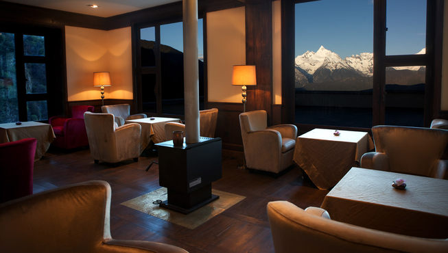 书吧——位于酒店三层，室外即是露台，面向梅里雪山。
