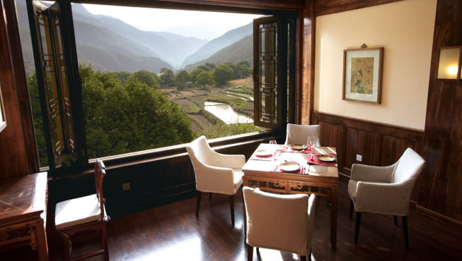 餐厅——餐厅内开放式的观景窗设计，使得游客在用餐的同时，可以欣赏到窗外的绿油油的梯田以及层叠的远山。