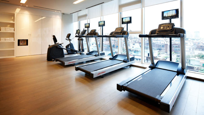 酒店健身中心，提供各种完备先进的健身设备。