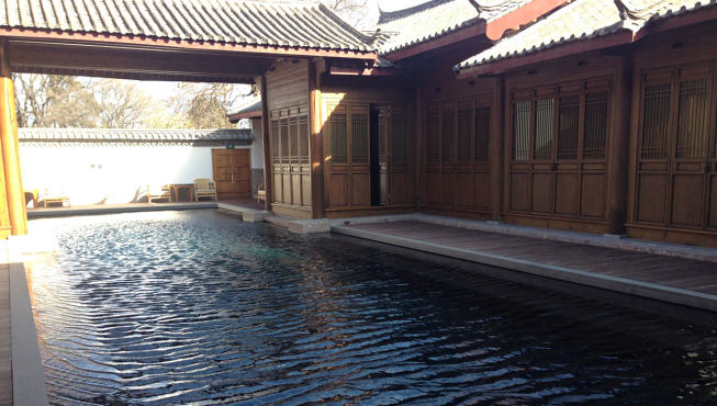 酒店拥有丽江为数不多的室外恒温泳池